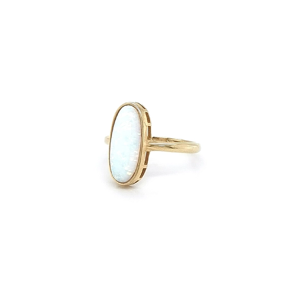 Nhẫn vàng đính ngọc opal