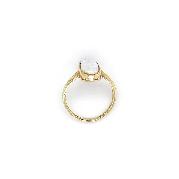 Nhẫn vàng đính ngọc opal