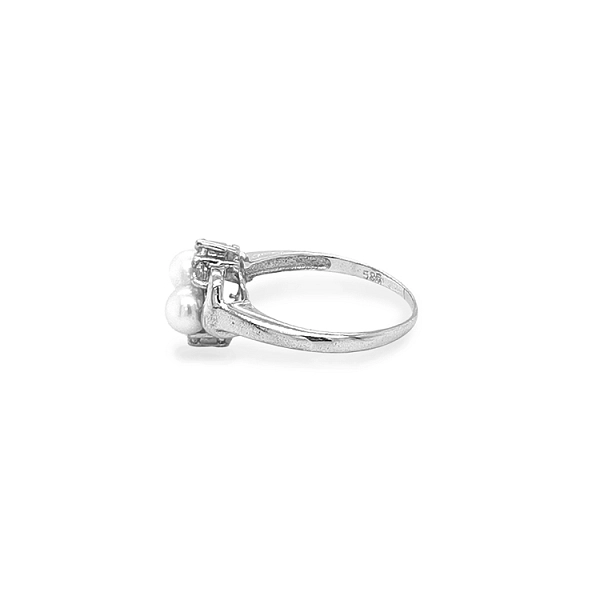Nhẫn vàng đính ngọc trai và đá zircon