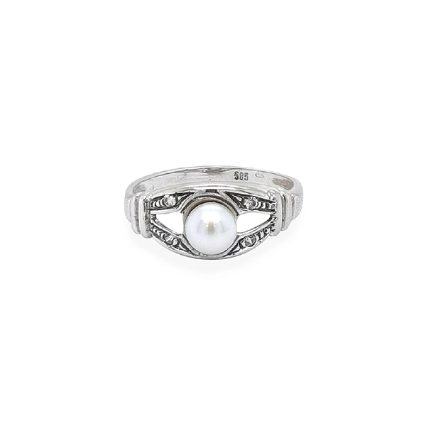 Nhẫn vàng đính ngọc trai và đá zircon