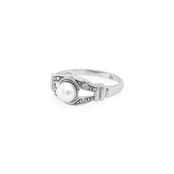 Nhẫn vàng đính ngọc trai và đá zircon