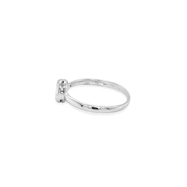 Nhẫn đính hôn bằng vàng với đá zircon