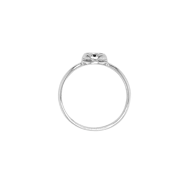 Nhẫn đính hôn bằng vàng với đá zircon