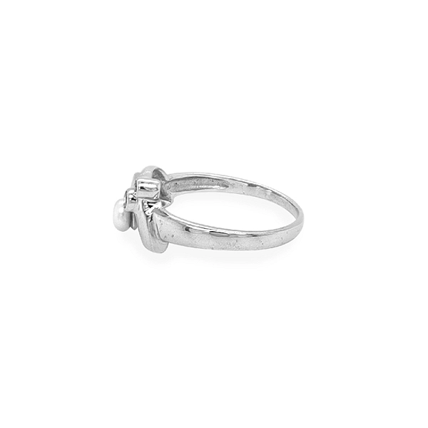 Nhẫn vàng đính ngọc trai và đá zircon