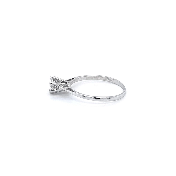 Nhẫn đính hôn bằng vàng trắng và zircon