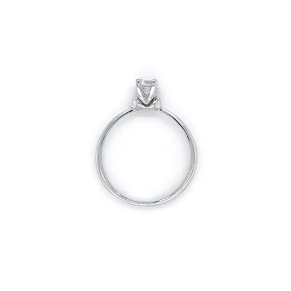 Nhẫn đính hôn bằng vàng trắng và zircon