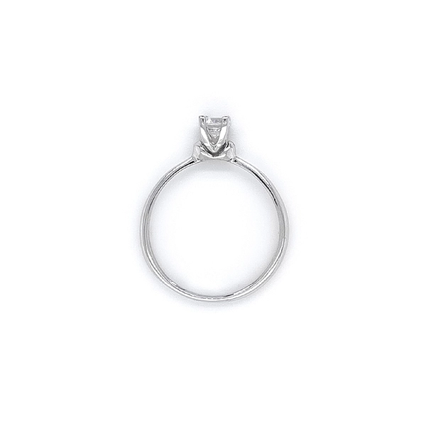 Nhẫn đính hôn bằng vàng trắng và zircon