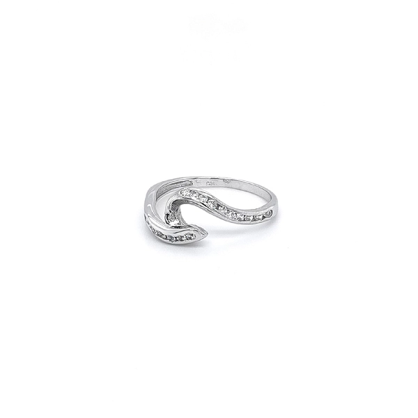 Nhẫn vàng trắng đính đá zircon trắng