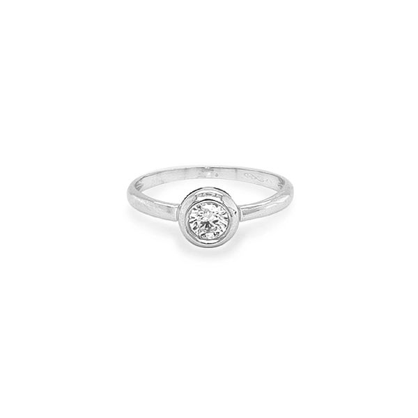 Nhẫn đính hôn bằng vàng với đá zircon