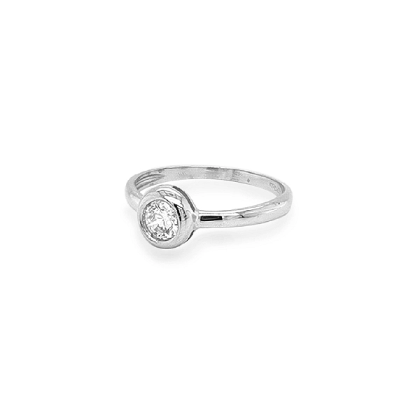 Nhẫn đính hôn bằng vàng với đá zircon