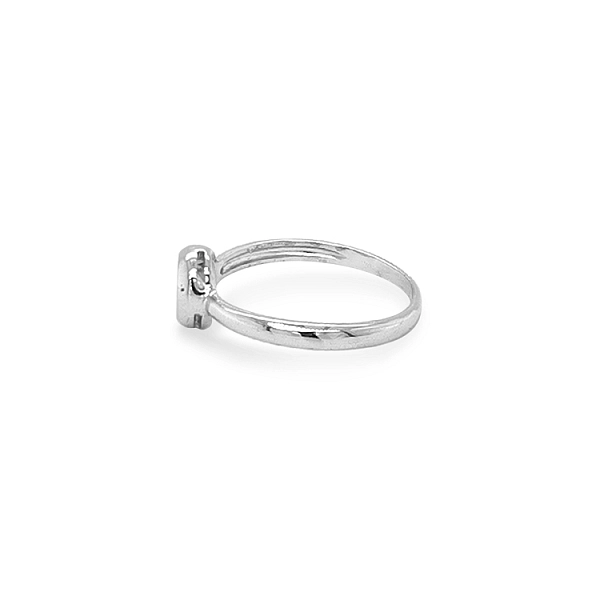 Nhẫn đính hôn bằng vàng với đá zircon