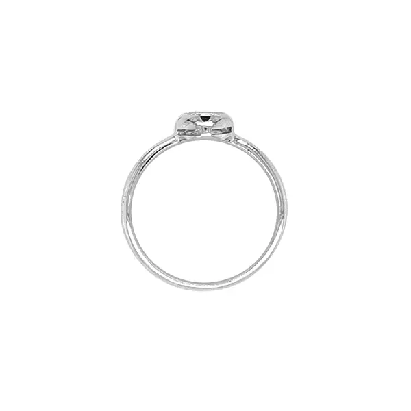 Nhẫn đính hôn bằng vàng với đá zircon