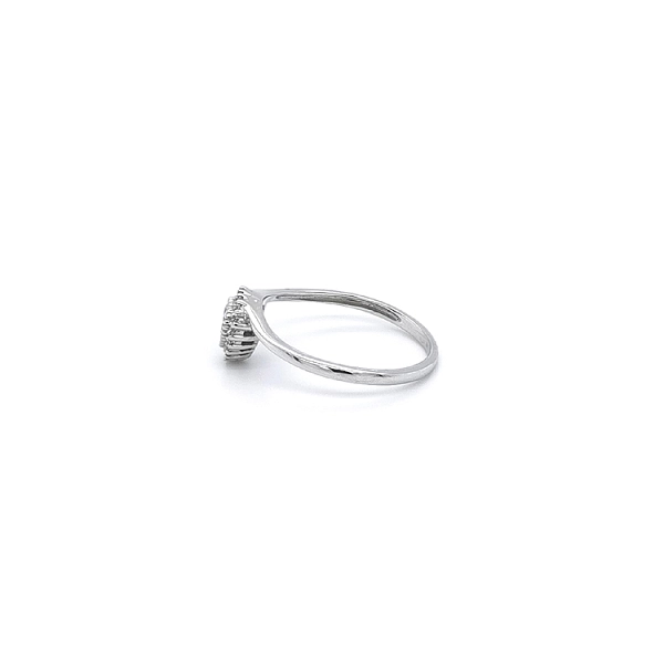 Nhẫn đính hôn bằng vàng trắng và đá zircon trắng