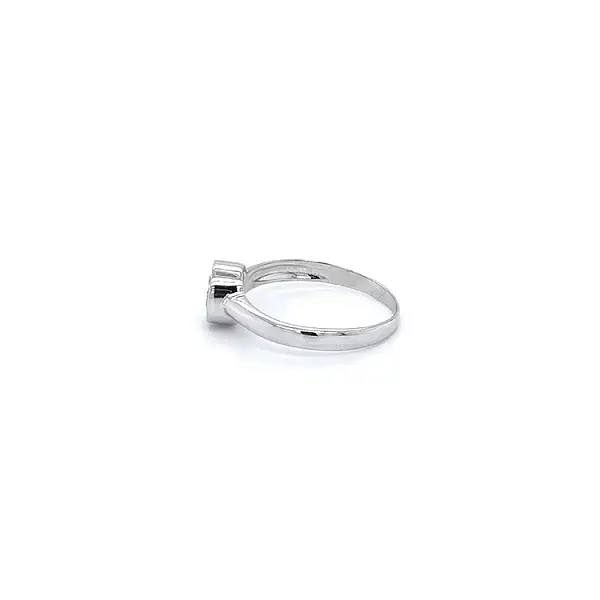 Nhẫn đính hôn bằng vàng trắng và zircon
