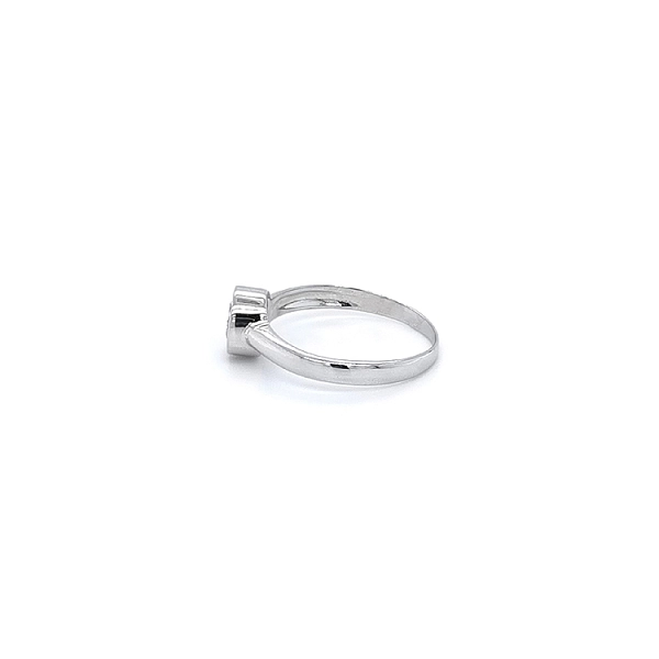 Nhẫn đính hôn bằng vàng trắng và zircon