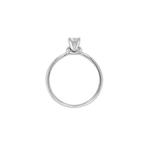 Nhẫn đính hôn bằng vàng với đá zircon