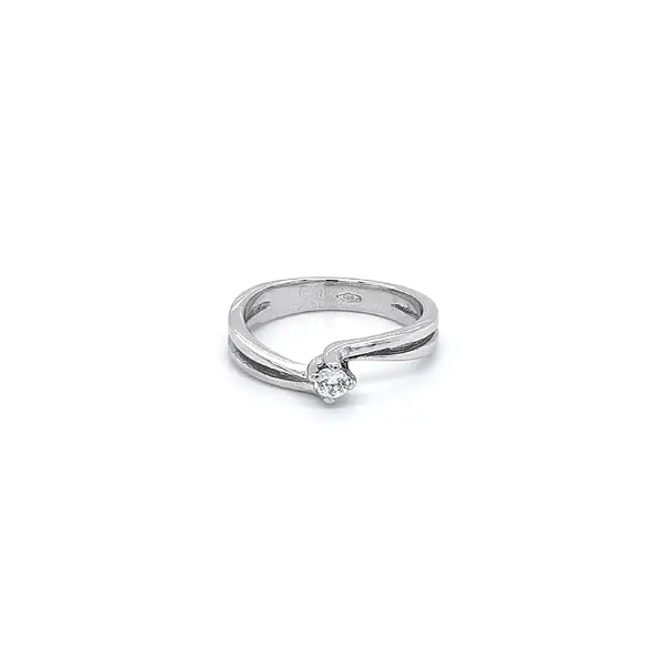 Nhẫn đính hôn bằng vàng trắng và zircon