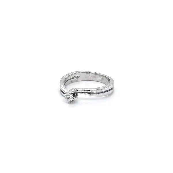 Nhẫn đính hôn bằng vàng trắng và zircon