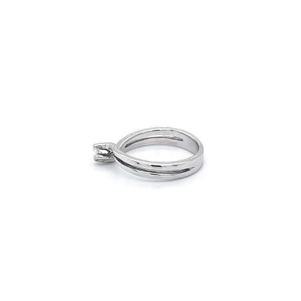 Nhẫn đính hôn bằng vàng trắng và zircon