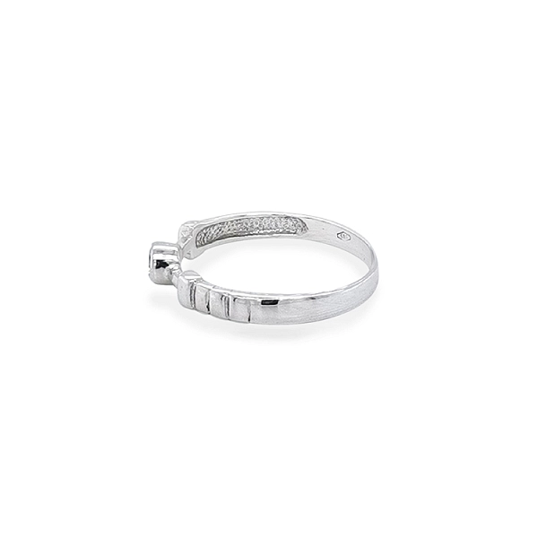Nhẫn vàng đính đá zircon