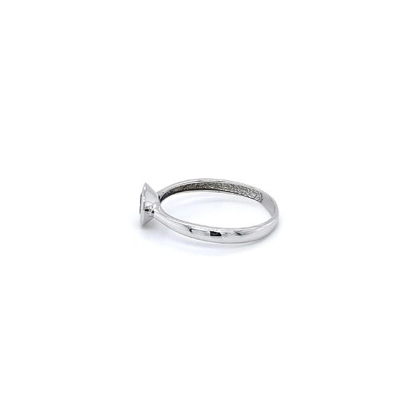 Nhẫn đính hôn bằng vàng trắng và zircon
