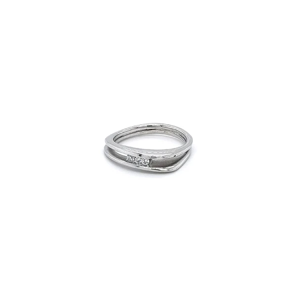 Nhẫn vàng trắng đính đá zircon trắng