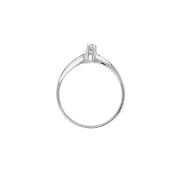 Nhẫn đính hôn bằng vàng với đá zircon