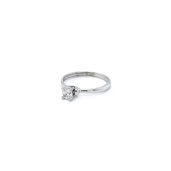 Nhẫn đính hôn bằng vàng trắng và zircon