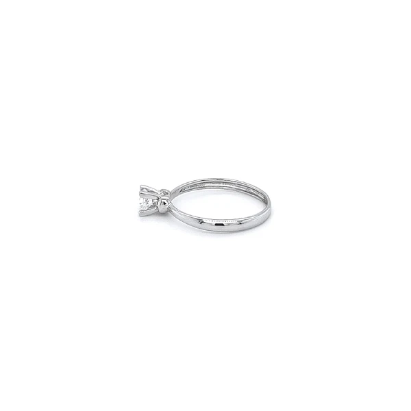 Nhẫn đính hôn bằng vàng trắng và zircon