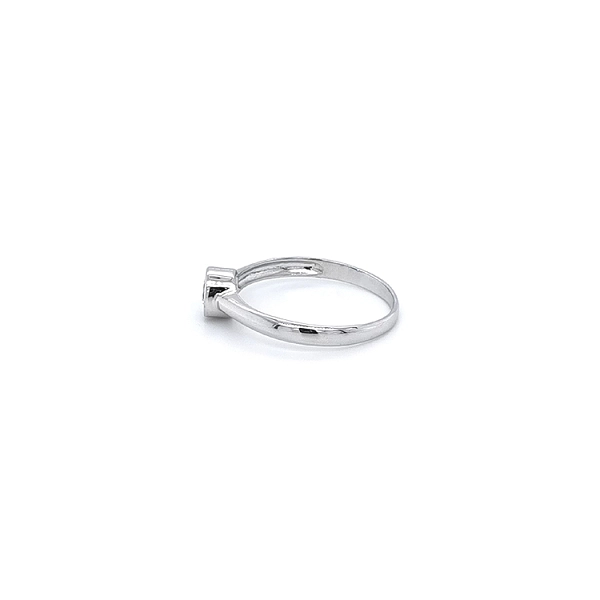 Nhẫn đính hôn bằng vàng trắng và zircon