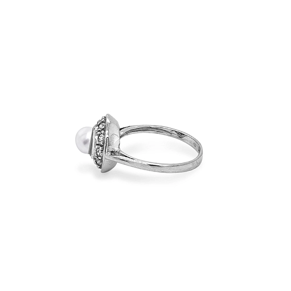 Nhẫn vàng đính ngọc trai và đá zircon