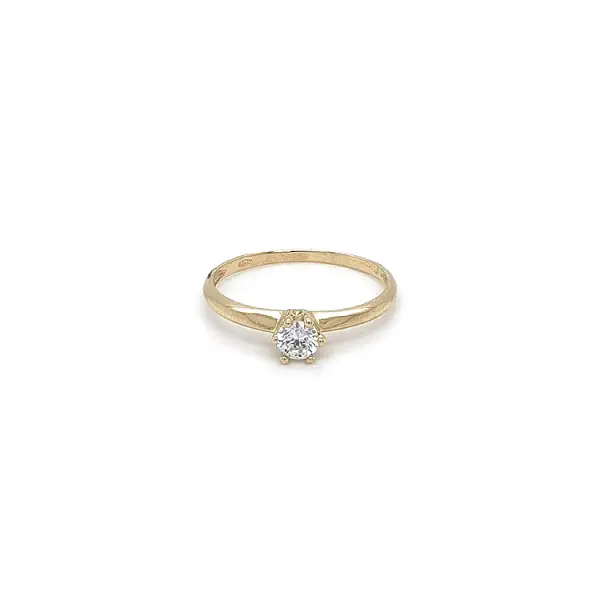 Nhẫn đính hôn bằng vàng với đá zircon