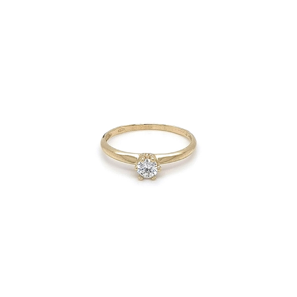 Nhẫn đính hôn bằng vàng với đá zircon