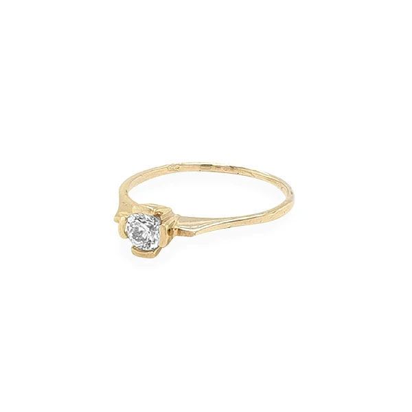 Nhẫn vàng đính đá zircon