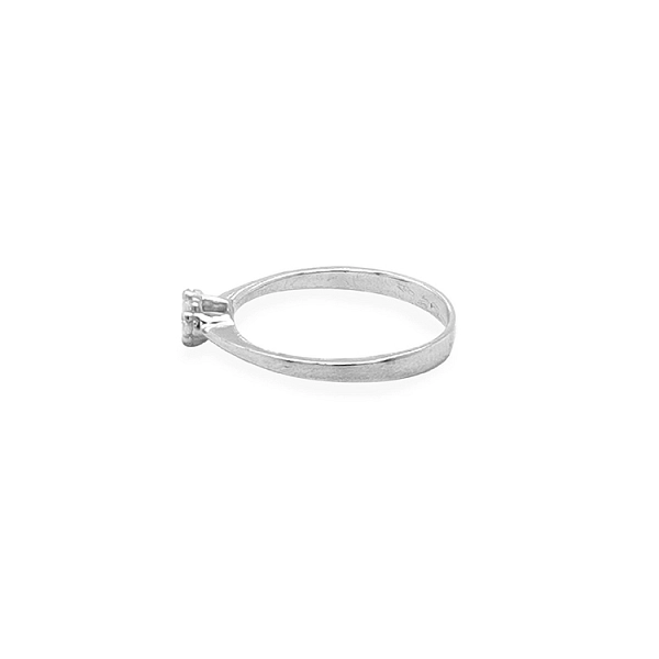 Nhẫn vàng đính đá zircon