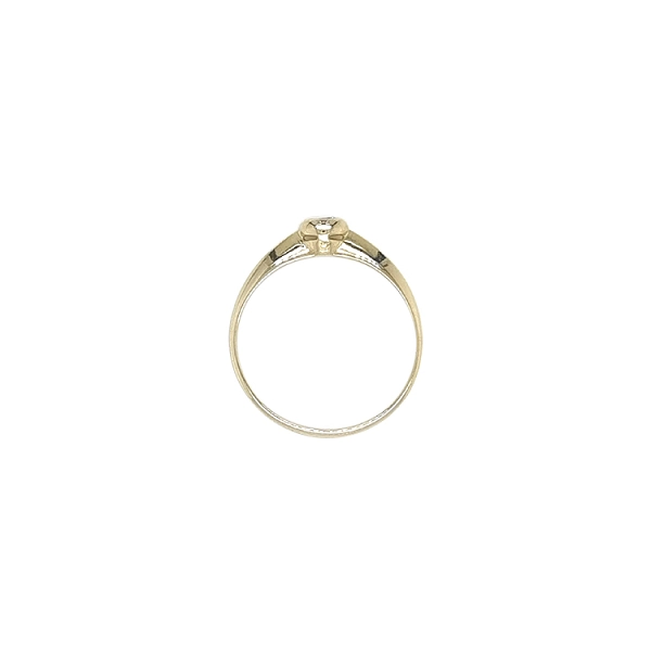 Nhẫn đính hôn bằng vàng với đá zircon