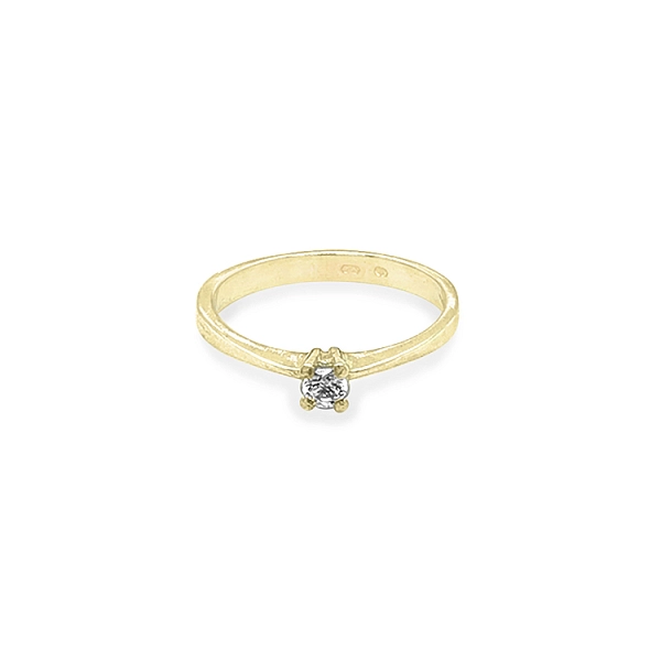 Nhẫn đính hôn bằng vàng với đá zircon