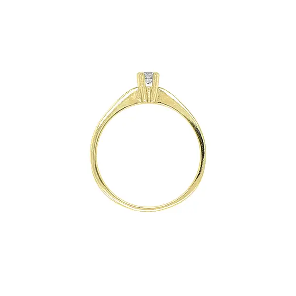 Nhẫn đính hôn bằng vàng với đá zircon