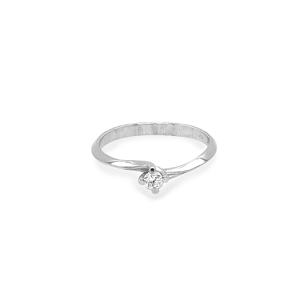 Nhẫn đính hôn bằng vàng với đá zircon