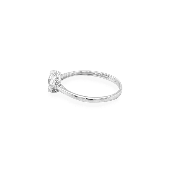 Nhẫn đính hôn bằng vàng với đá zircon