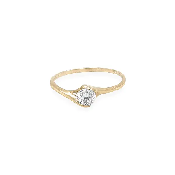 Nhẫn đính hôn bằng vàng với đá zircon