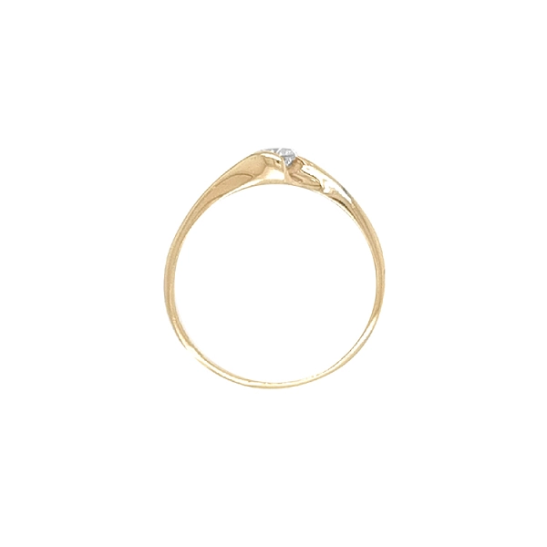 Nhẫn đính hôn bằng vàng với đá zircon