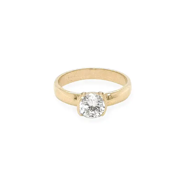Nhẫn đính hôn bằng vàng với đá zircon