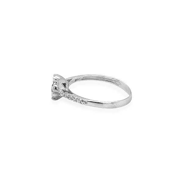 Nhẫn đính hôn bằng vàng với đá zircon
