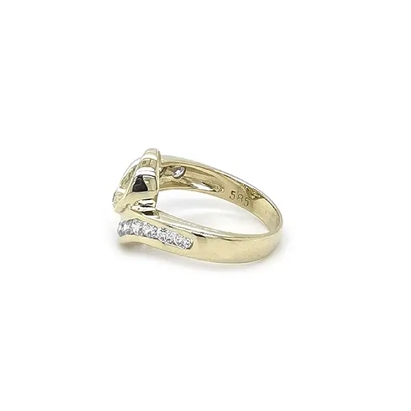 Nhẫn vàng đính đá zircon