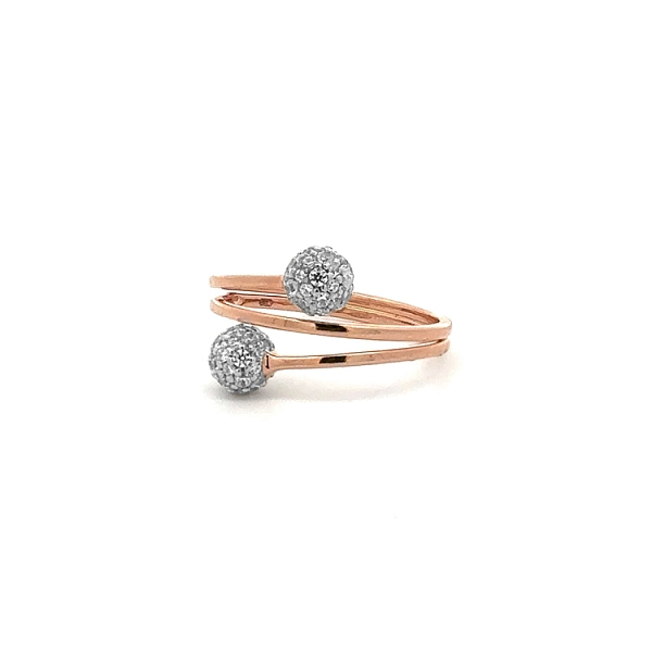 Nhẫn làm từ vàng hồng với đá zircon