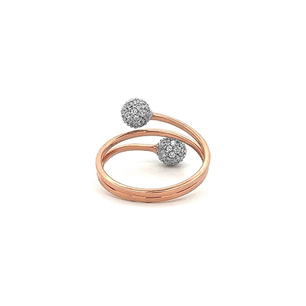 Nhẫn làm từ vàng hồng với đá zircon