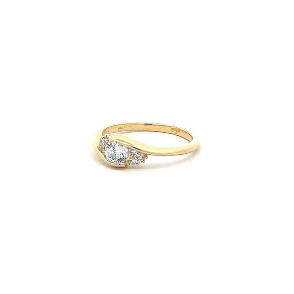 Nhẫn vàng đính đá zircon