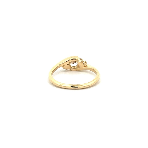 Nhẫn vàng đính đá zircon
