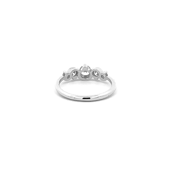 Nhẫn vàng đính đá zircon